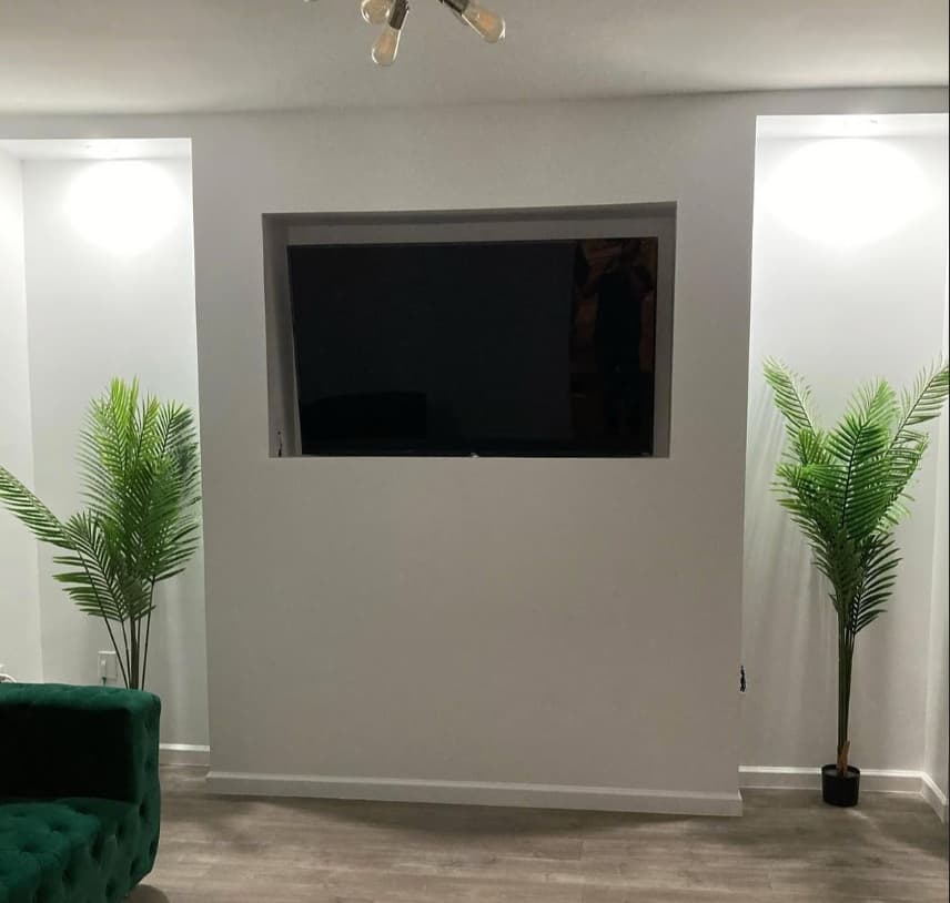 Room after professional painting by Montes Services